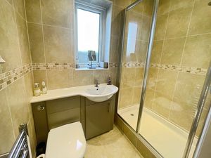 en-suite- click for photo gallery